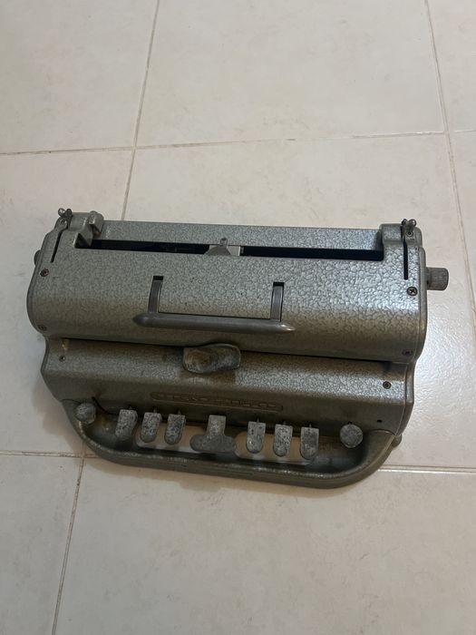 Vendo máquina de escrever antiga da perkins brailler