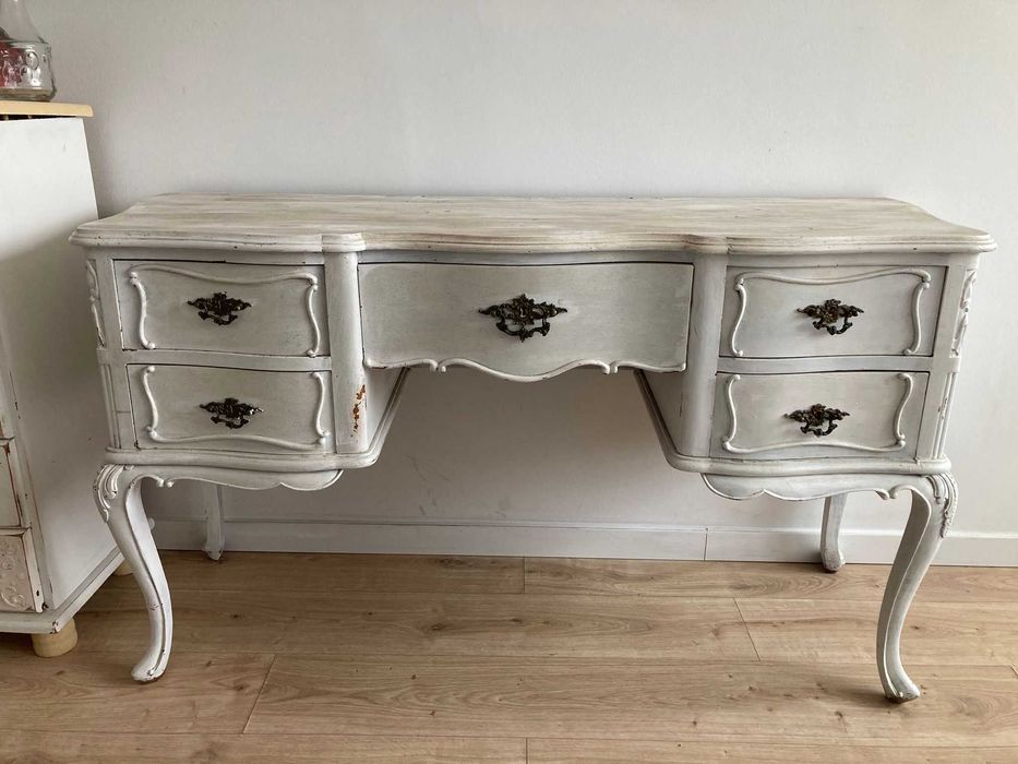 aparador antigo de madeira