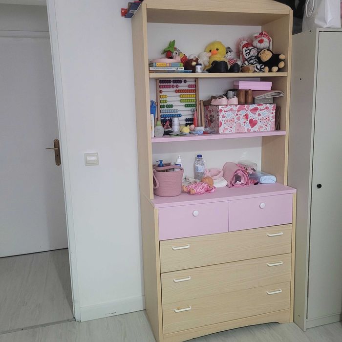 Armário,cómoda, cama e mesa de cabeceira