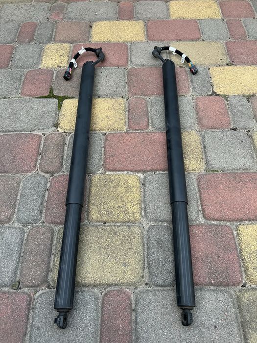 Амортизатор кришки багажника (двері 3/5-й задньої) 4KE827851A VAG