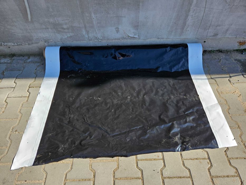 Folia na szparagi bialo czarna