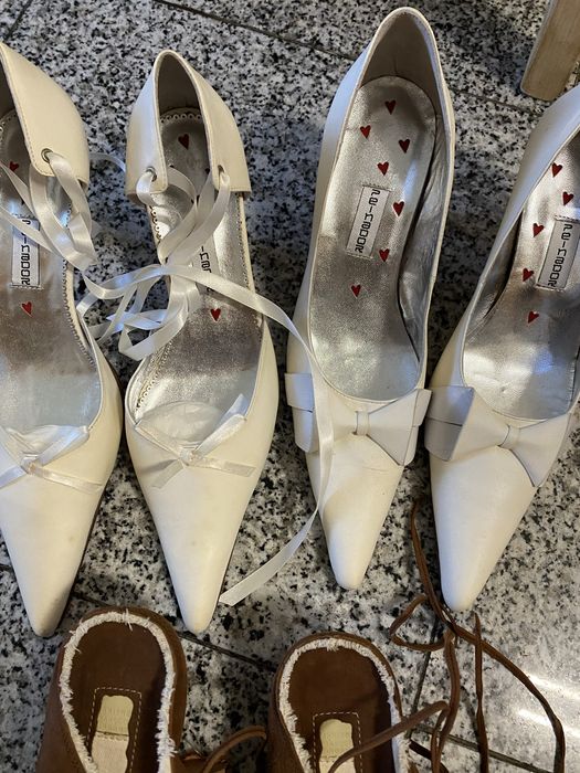 Stiletos brancos novos