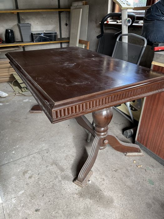 Sprzedam stół drewniany rozkładany z krzeslami. Wymiary 84x130-84x195