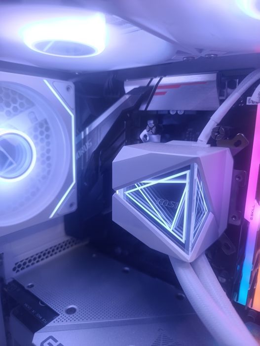 PC Gamer white 3080, 5800x