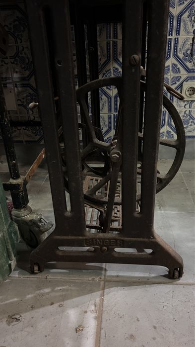 Maquina costura Singer antiga