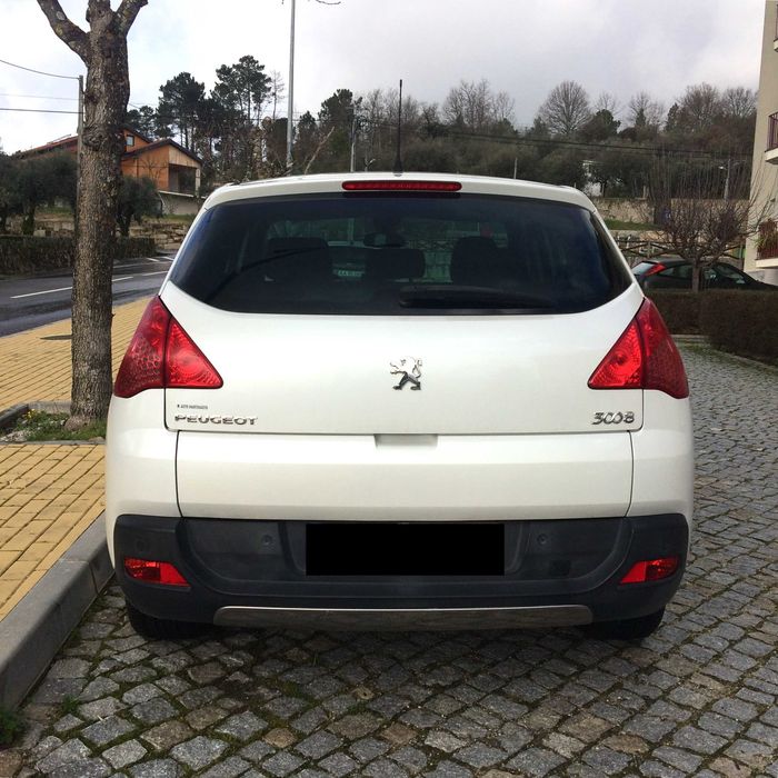 Peugeot 3008  com teto panorâmico, em bom estado de conservação
