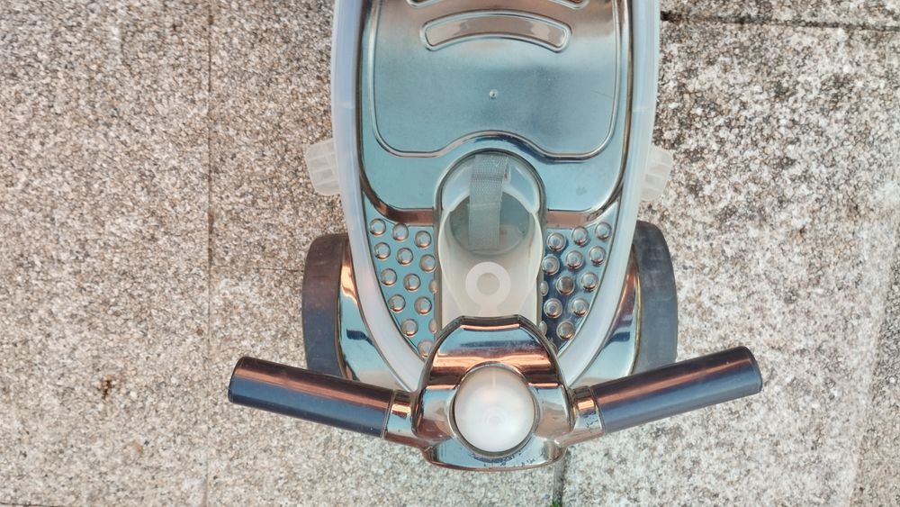 Carro para bebe com comando manual