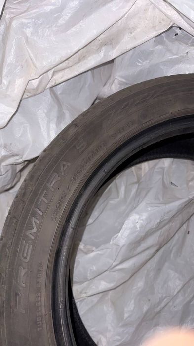 Резина летняя в отличном состоянии 235/45/r18 $150