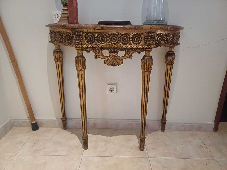 Mesa de entrada em talha dourada