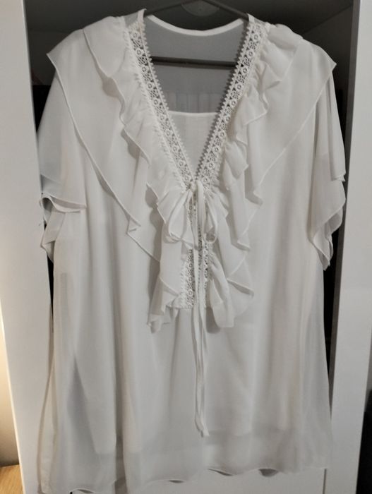 Elegancka bluzka z żabotem