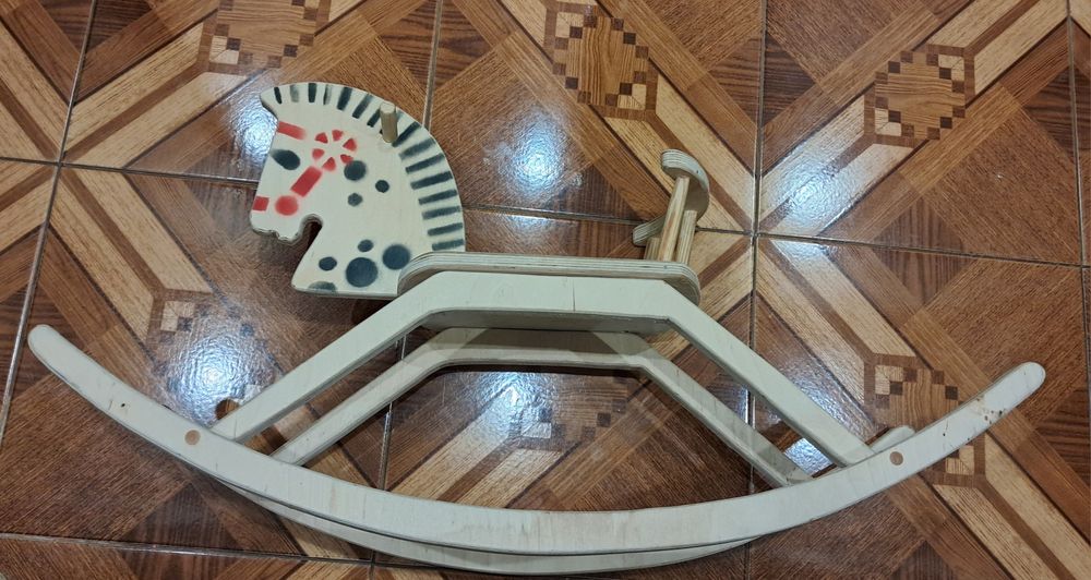 Кінь гойдалка дерев'яна