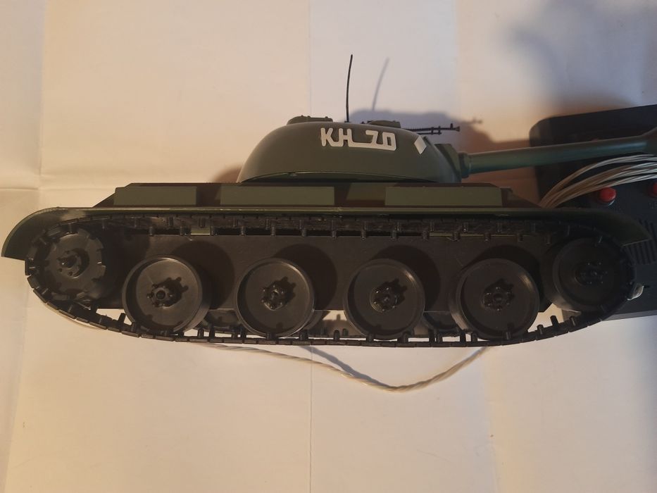 Продаю электромеханическую игрушку на пульте СССР 1982 г ТАНК КН-70 .