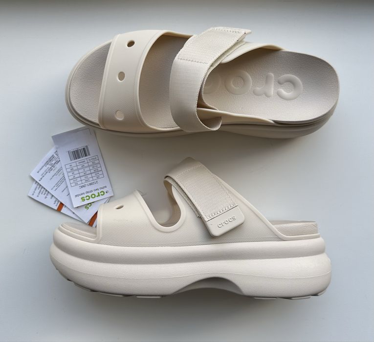 Crocs Soho Two Strap Sandal бежеві жіночі сандалі 41 розмір нові