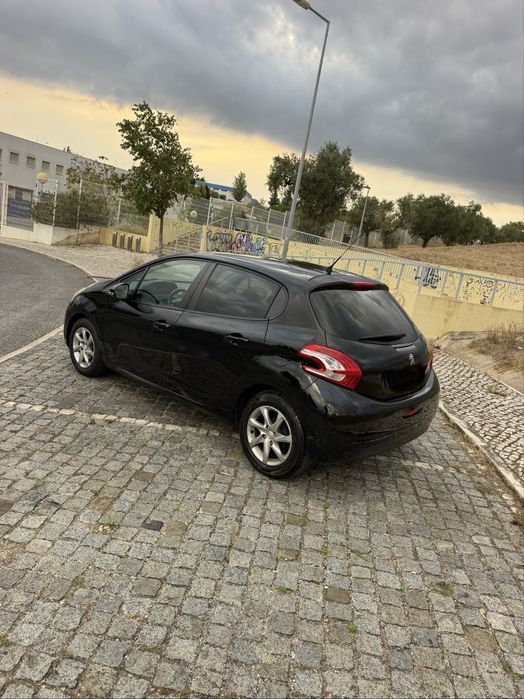 Peugeot 208 HDi 1400 do ano 2015