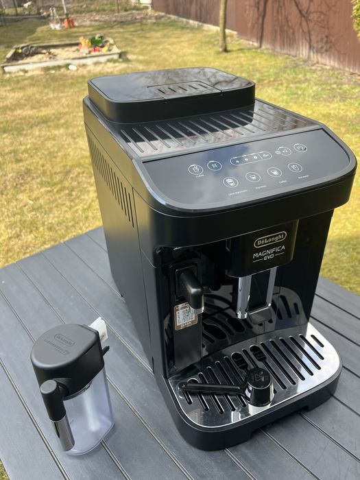 Автоматична кавомашина Delonghi Magnifica EVO 2024 рік  із Німеччини