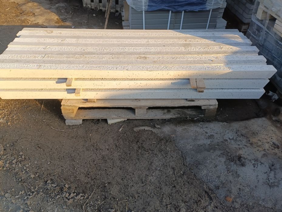 Стовпчики залізобетонні.