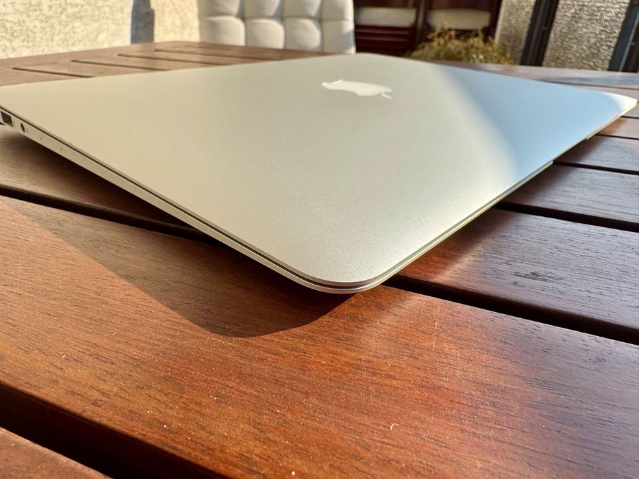 MacBook Air 13” 2017 i5 – idealny na studia! 214 cykli