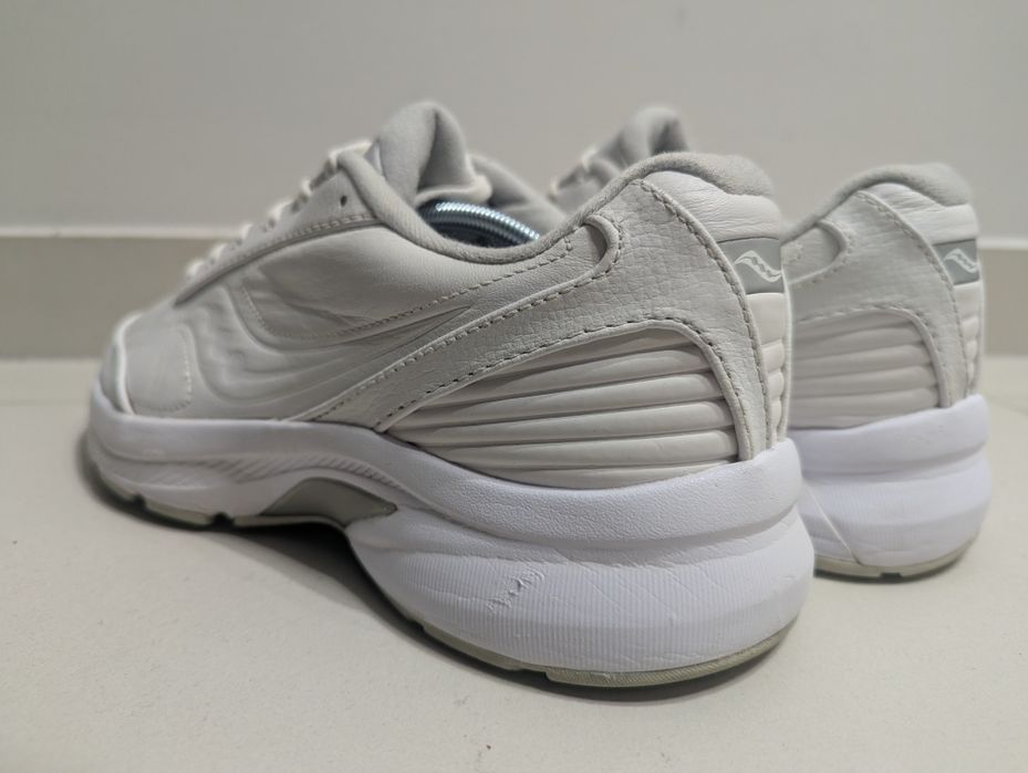 Saucony Omni Walker 3, rozmiar 42,5 – używane, stan dobry

Sprzedam uż