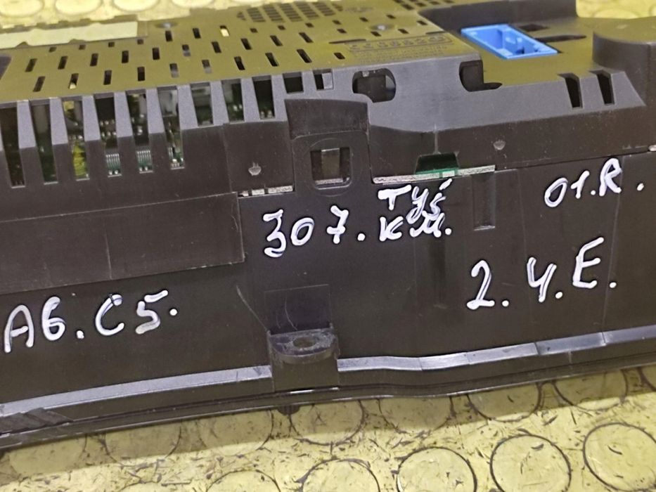 audi a6 c5 2.4 licznik 110080128/005