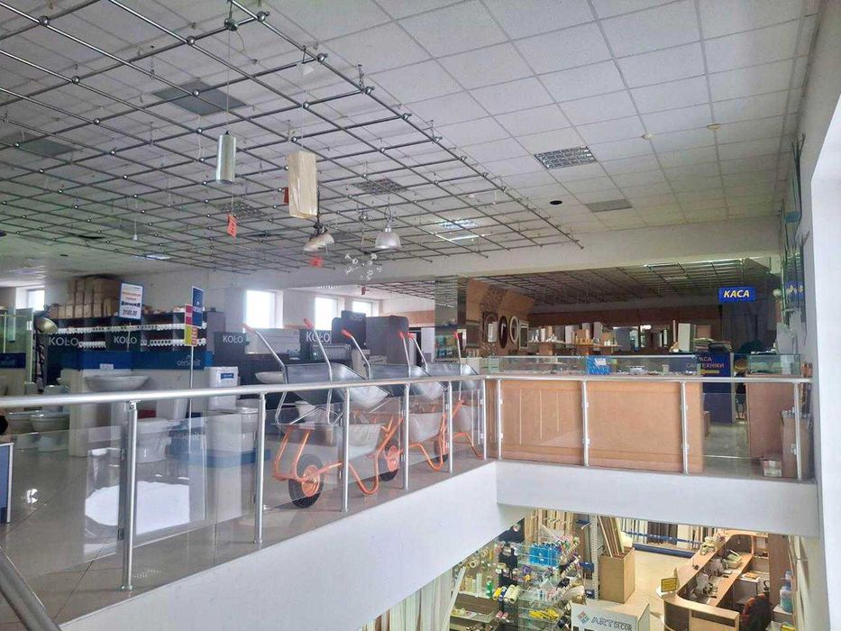 Оренда торгово-офісних приміщень площею 1400 м2 в р-ні вул. Ріпкінська