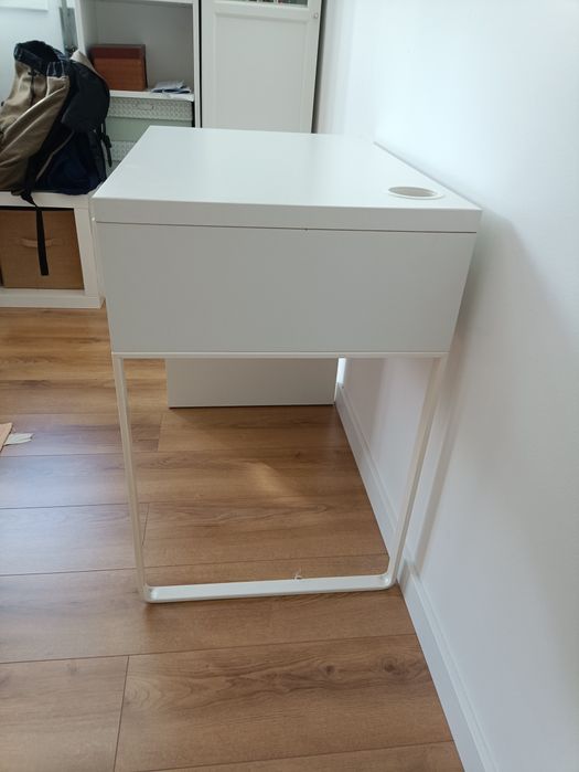 Secretária IKEA em bom estado