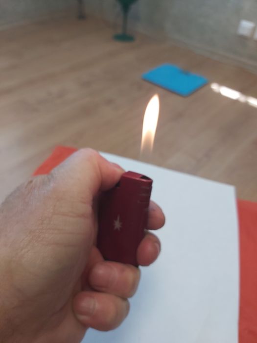 Зажигалка газовая