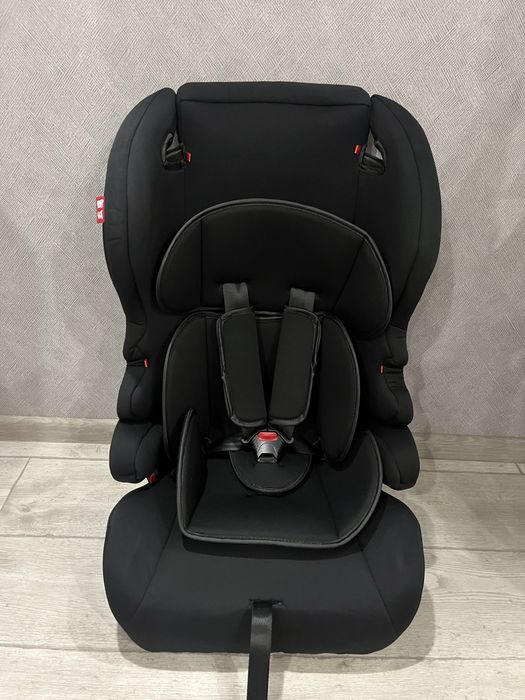 Дитяче автокрісло.Детское автокресло.Есть наклон для сна. Німеччина