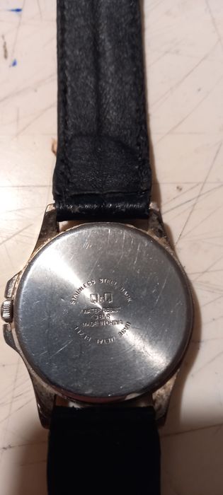 ЧасыQ&Q с кожаным ремешком и ремешки.