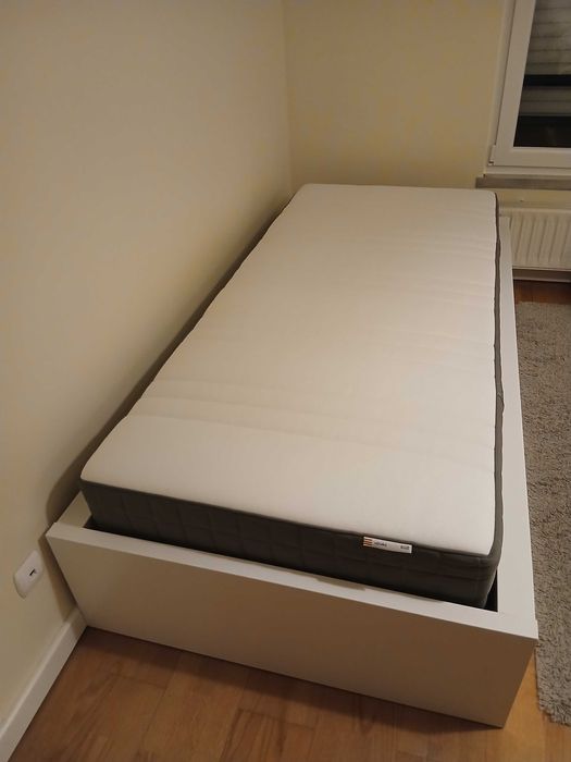 Cama individual Ikea Malm com 2 Gavetões e Colchão Hovag 90x200 cm