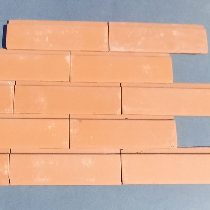 Azulejos como mostro nas fotos tenho vários m2