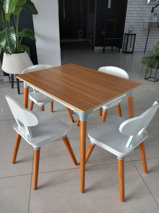 Stolik z 4 krzesłami Kidkraft