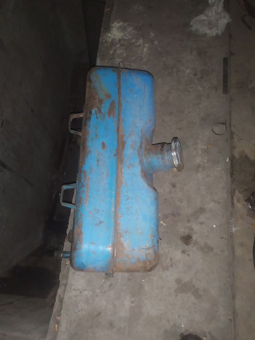 Бак топливний  на. Трактор  ЮМЗ