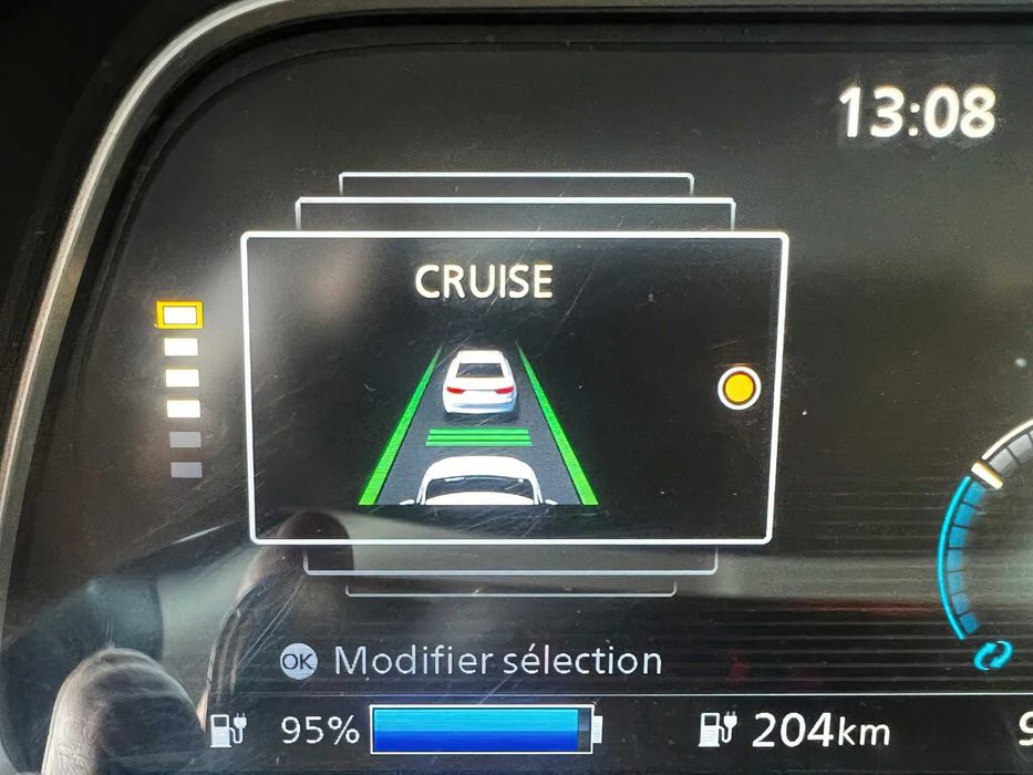 Nissan LEAF SL      2019