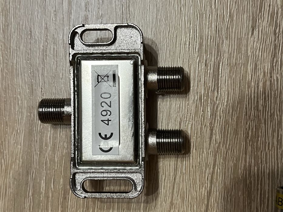 Zestaw TV/SAT: Odgałęźnik Teleste, kable Cabelcon, wtyki F, złączki