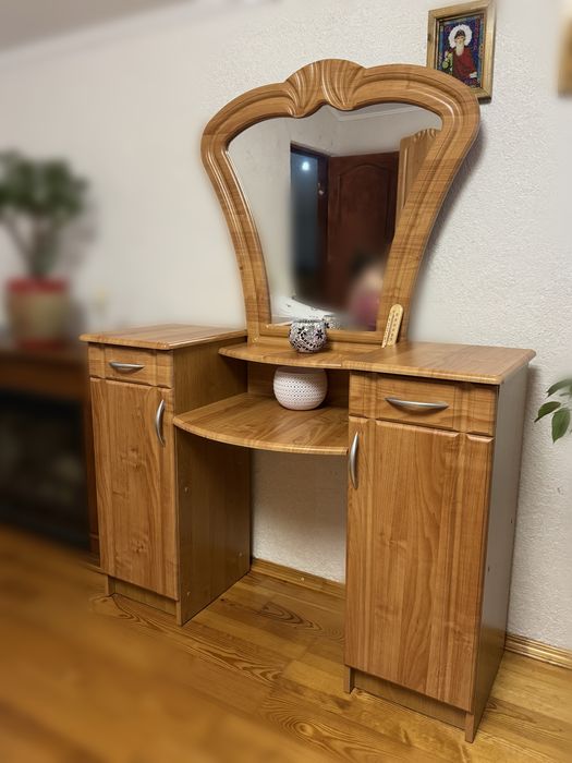 Туалетний столик