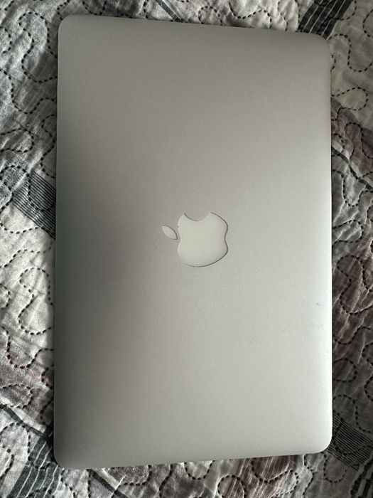Macbook Air 11 2015 (обмін на телефон)