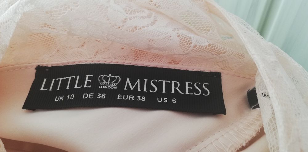 Długa, zwiewna sukienka