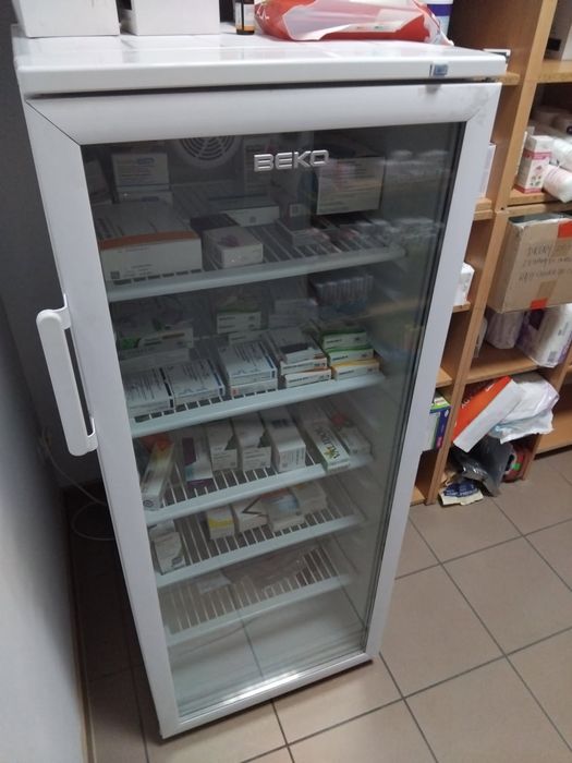 Lodówka Beko z oszklonymi dwrzwiami