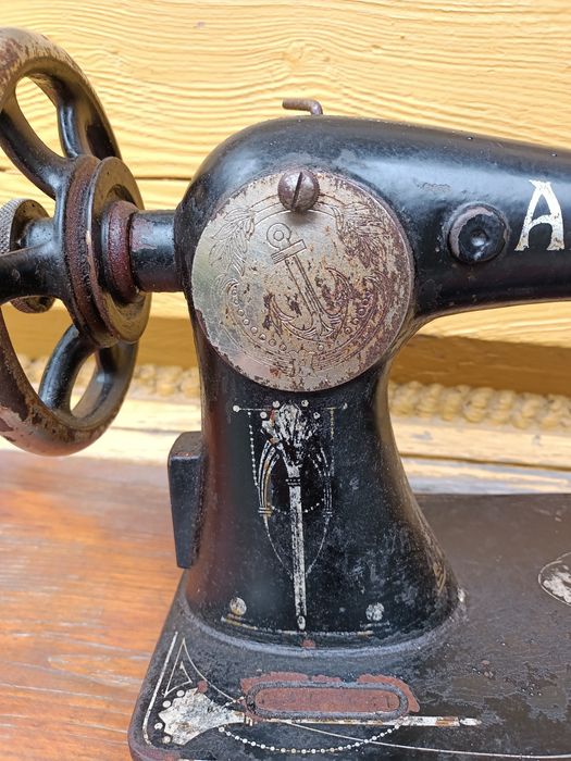 Stara maszyna do szycia, Anker