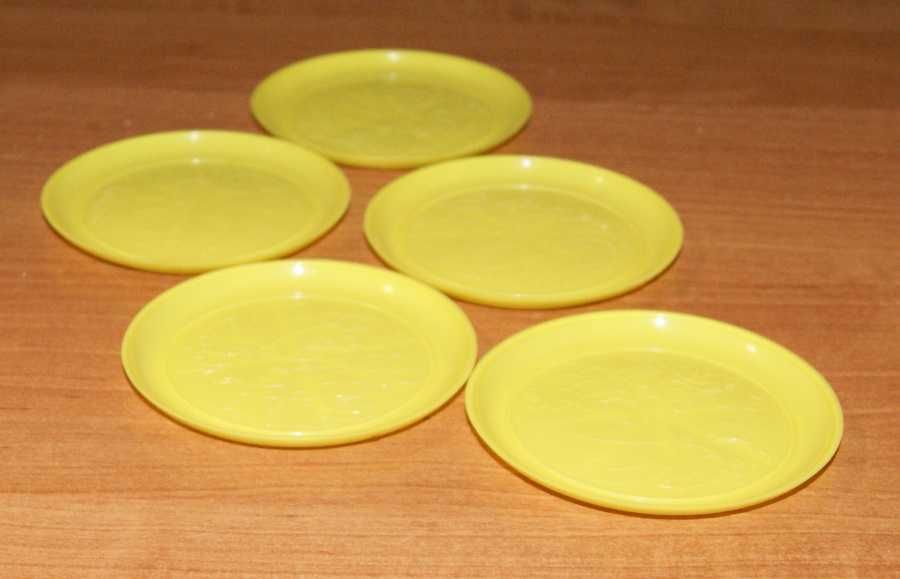 Podstawka żółta pod szklankę plastikowa 5 sztuk PRL