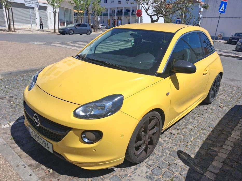 Carro pequeno e economico