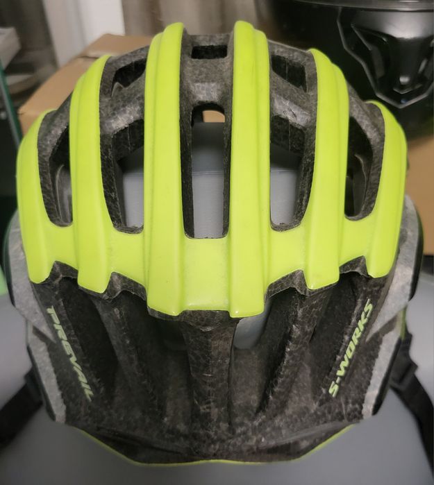Capacete profissional de ciclista
