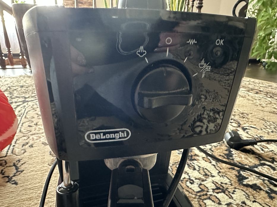 Кофеварка рожковая . Б/У DeLonghi