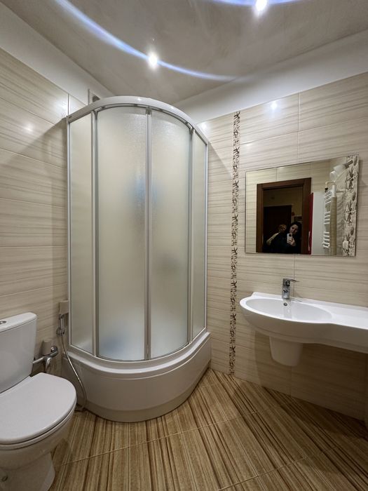 Вернисаж , продам 2 комнатную квартиру, АГВ .Таирова