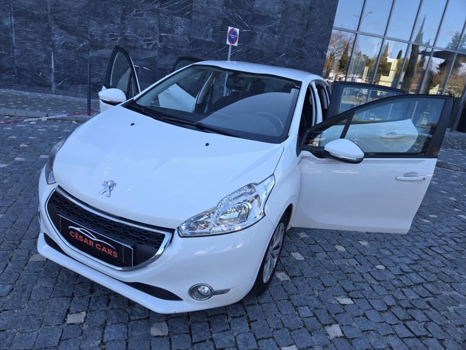 Peugeot 208 1.2Vti Excelente