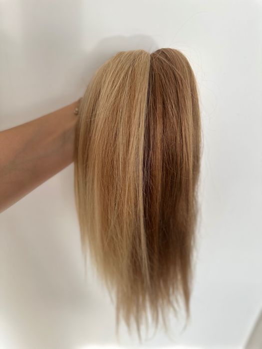 Naturalne włosy po micro ringach brąz blond