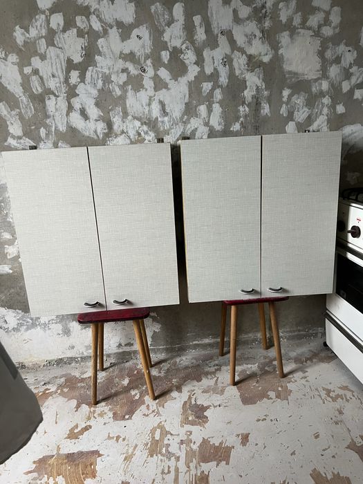 Продам на  кухню б/у 2 навесных шкафа и мойка с тумбой