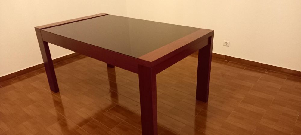 Mesa de Sala e Cadeiras
