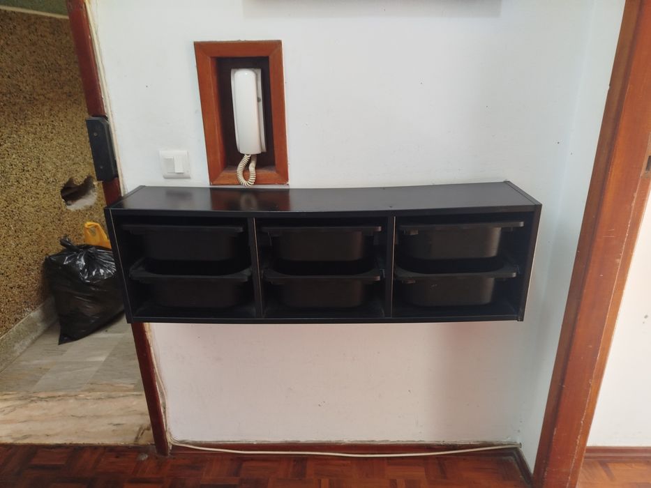 Móvel suspenso preto IKEA