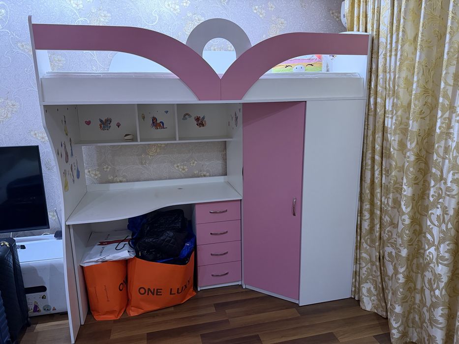 Двухъярусная  детская кровать